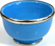 Grand bol en poterie marocain de couleur bleu clair emaille et cercle de metal argente