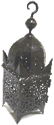 Petite lanterne marocaine de type Slimani en fer forge noir garni de ciselures
