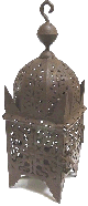 Petite lanterne marocaine de type Slimani en fer forge marron terne garni de ciselures